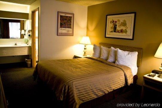 Pepper Tree Hotel 2*