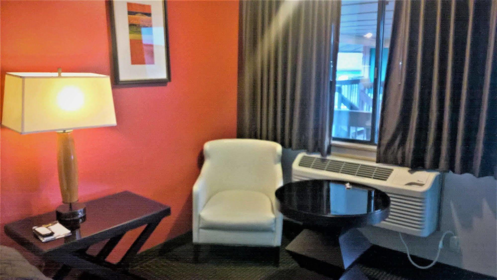 Pepper Tree Hotel 2*