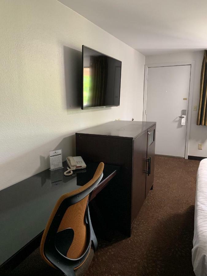 Pepper Tree 2* Beaverton
